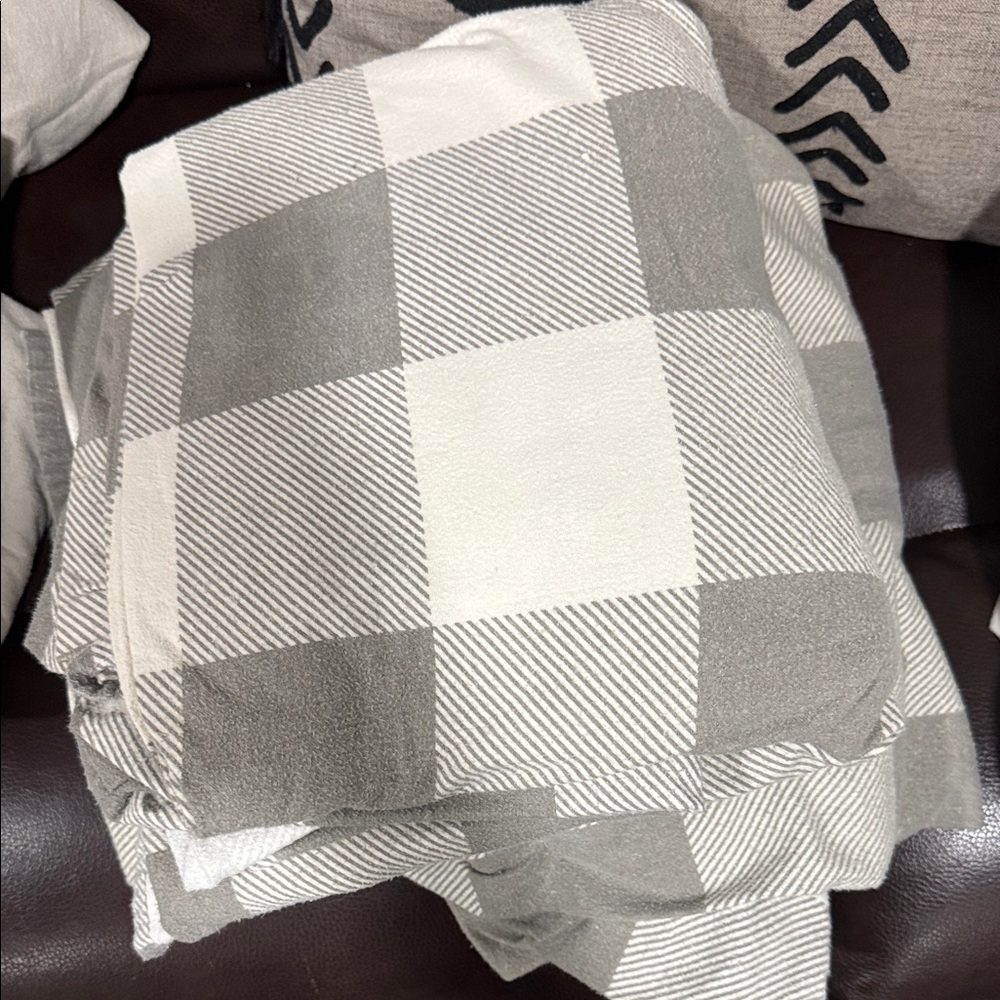 King size Plaid Gray and White Bedding Set